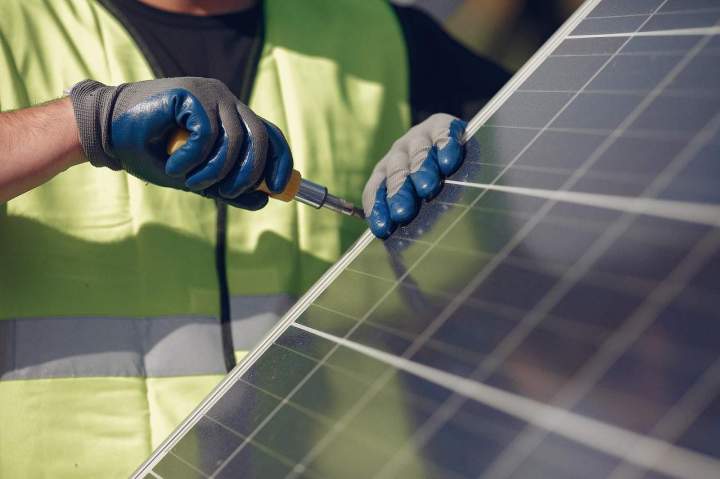 Installation panneaux photovoltaïques, Montaigu